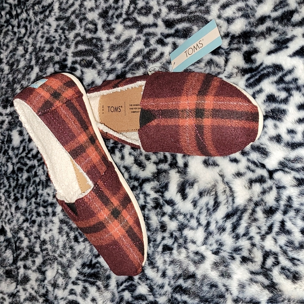 TOMS Women Belmont Red Plaid With Faux Shearling Size 8.5 NWT